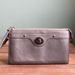 Vintage Coach Penelope Leather Turnlock Wristlet Bag